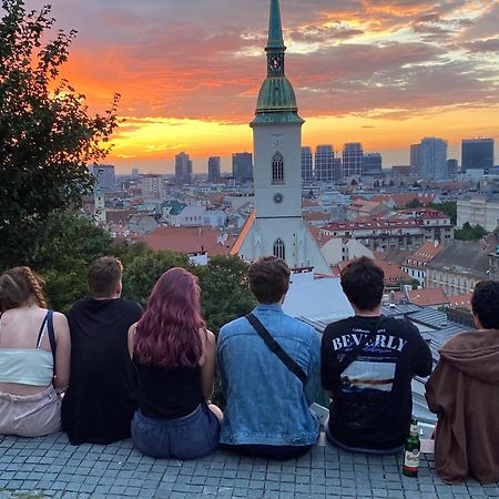 Urban Elephants Hostel ブラチスラヴァ エクステリア 写真