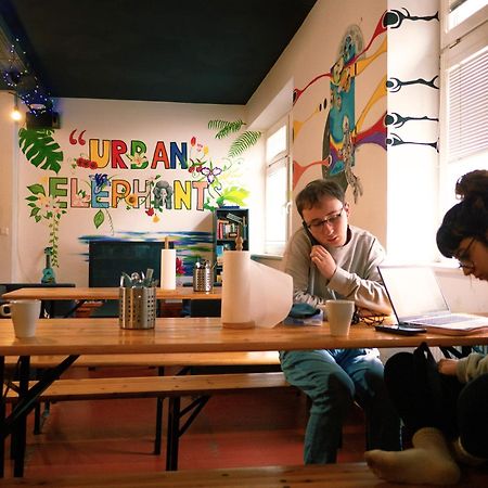 Urban Elephants Hostel ブラチスラヴァ エクステリア 写真