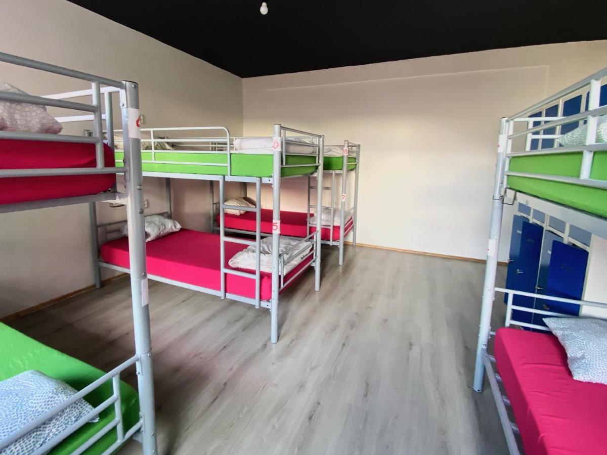 Urban Elephants Hostel ブラチスラヴァ エクステリア 写真