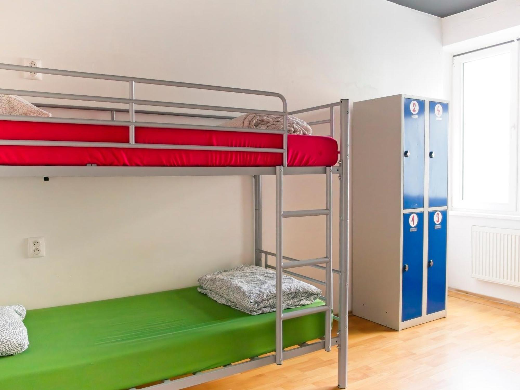Urban Elephants Hostel ブラチスラヴァ エクステリア 写真