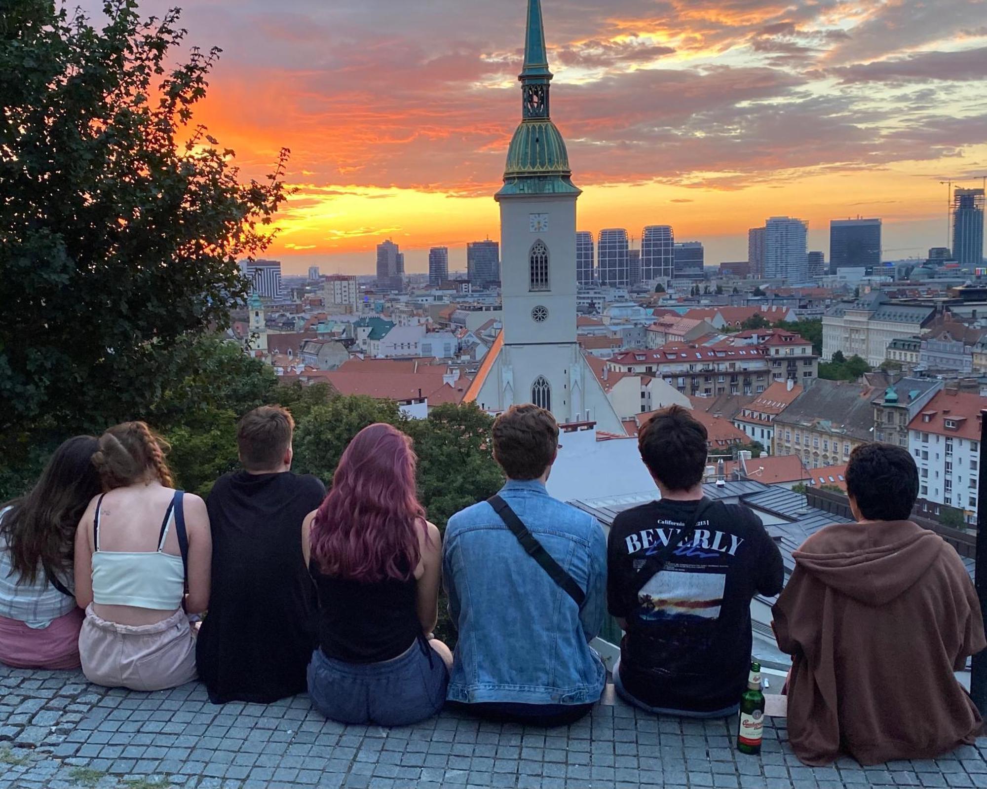 Urban Elephants Hostel ブラチスラヴァ エクステリア 写真