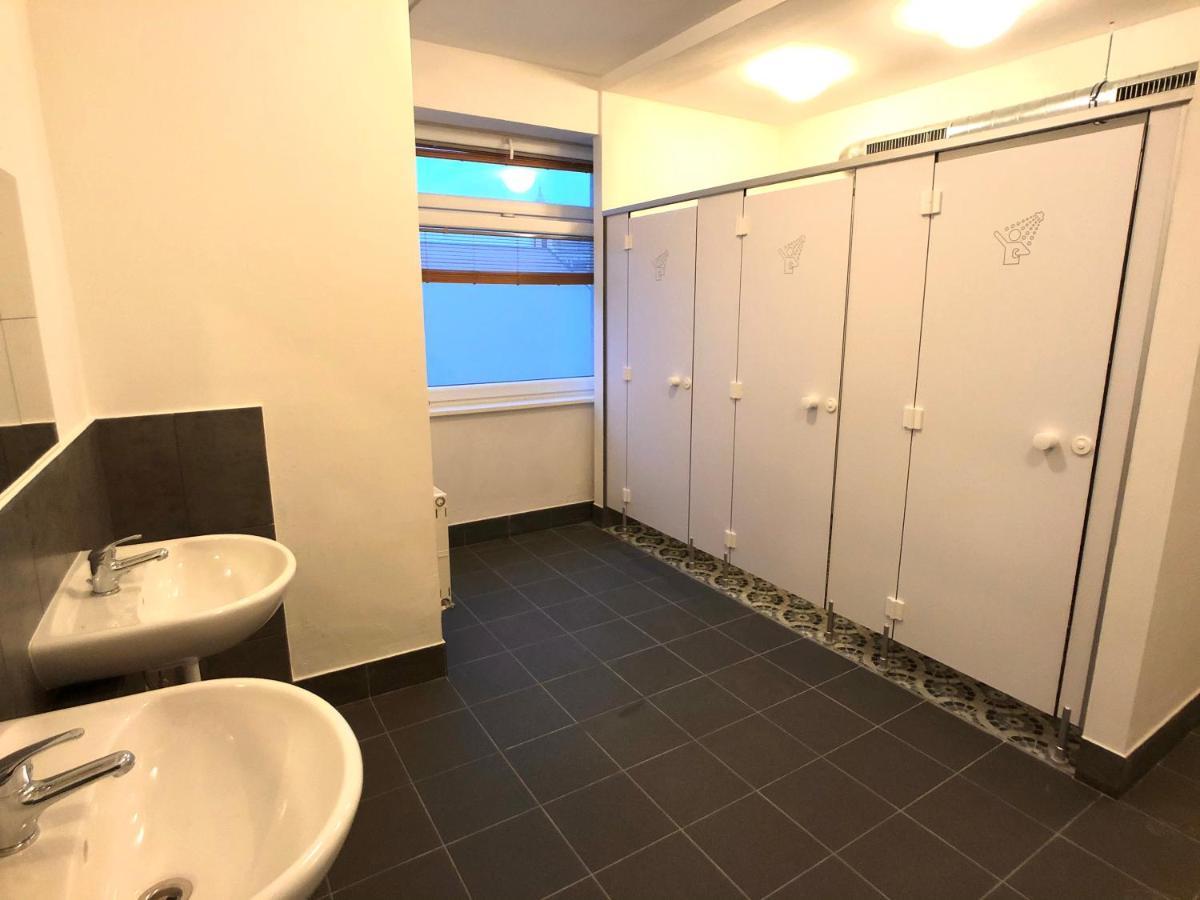 Urban Elephants Hostel ブラチスラヴァ エクステリア 写真