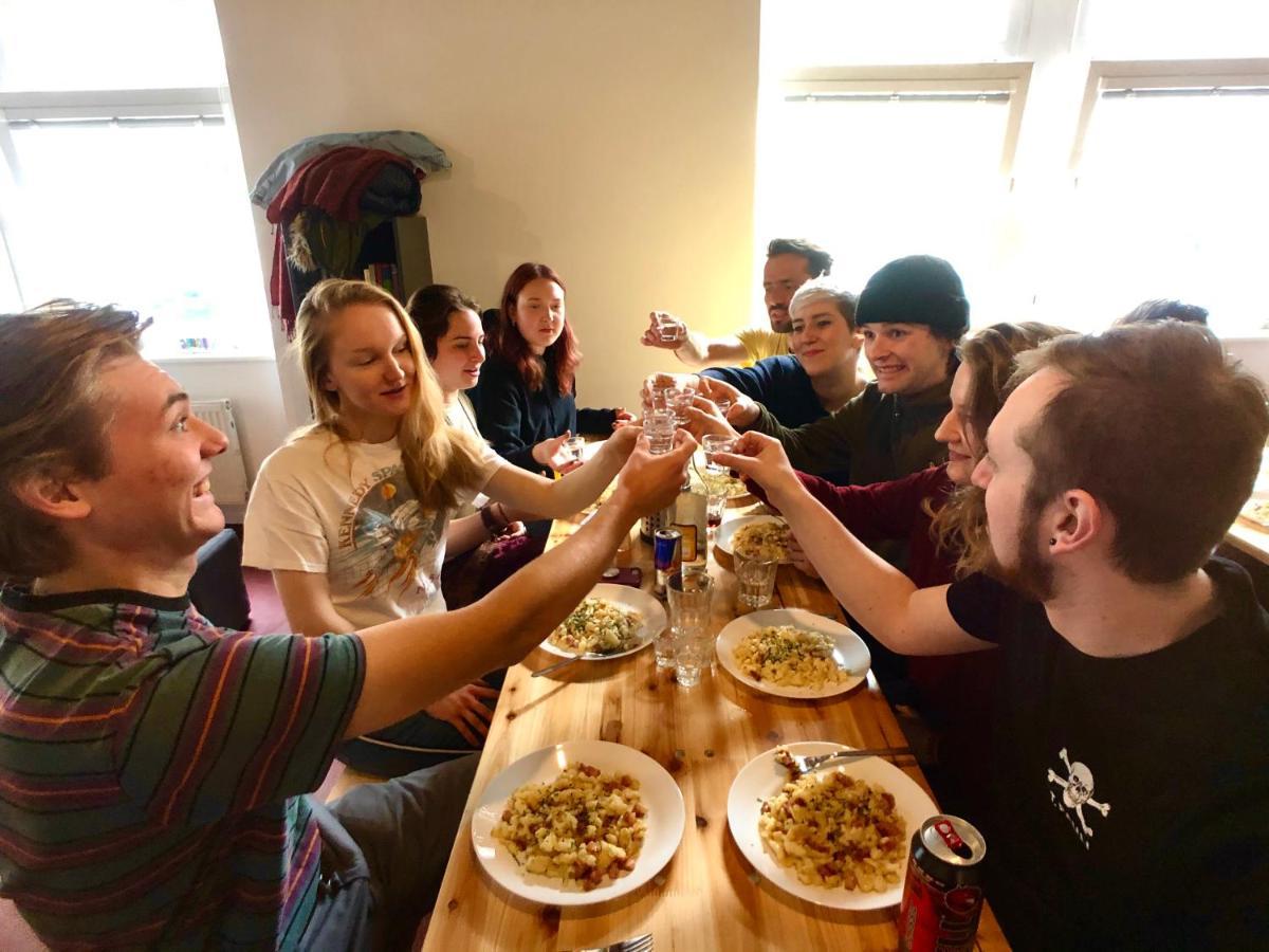 Urban Elephants Hostel ブラチスラヴァ エクステリア 写真